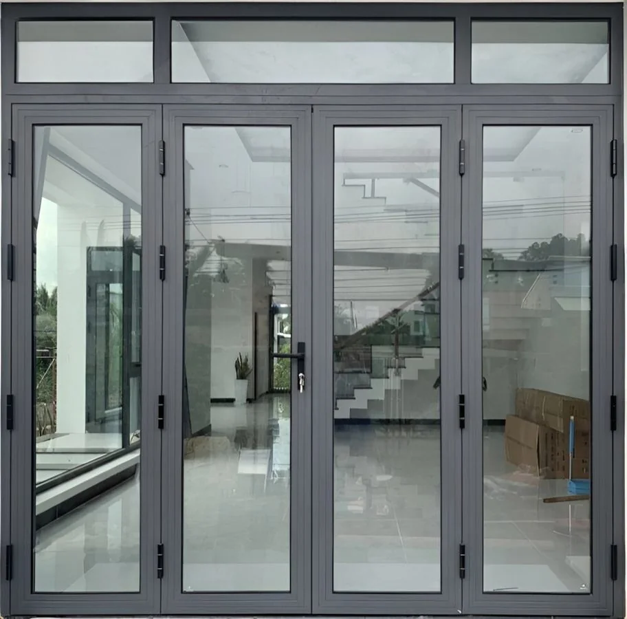 Cửa đi mở quay 2 cánh - mẫu cửa nhôm kính